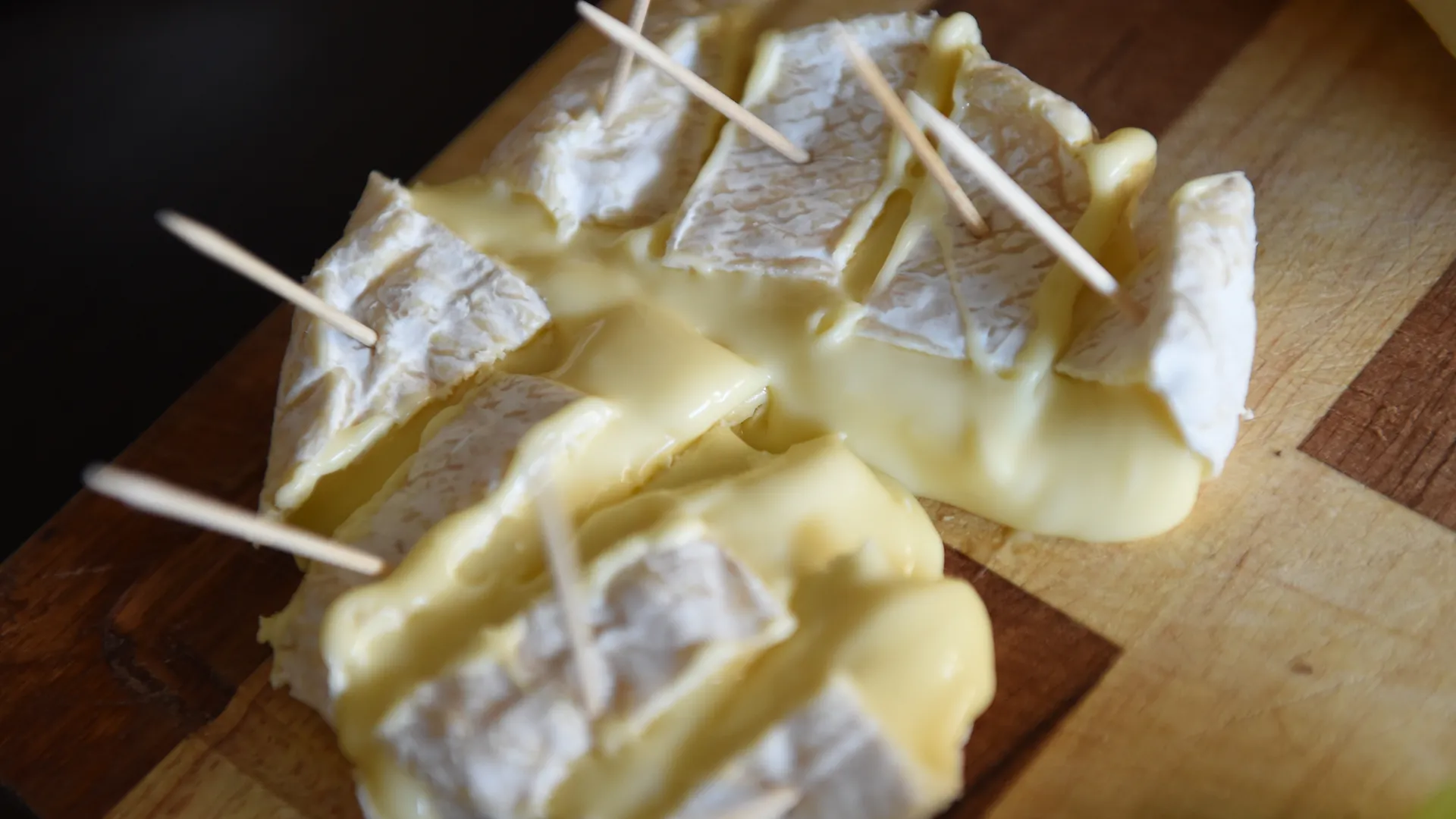 Эксперимент РИАМО: можно ли есть российский бри и камамбер