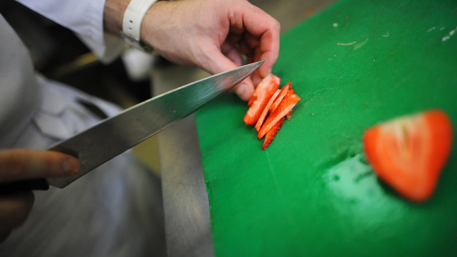 Приготовление десерта бланманже с бананами