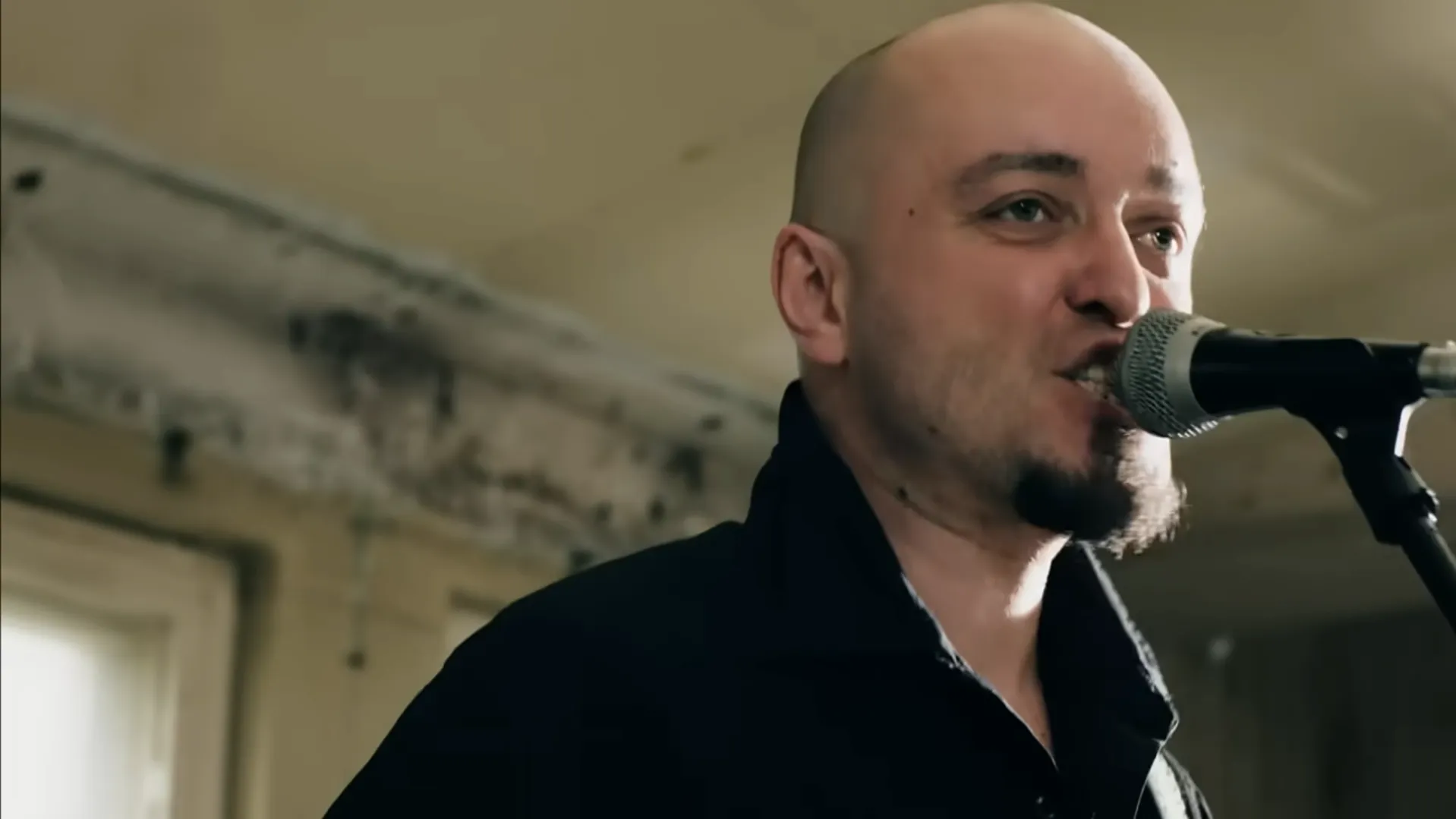 кадр клипа «Надежда» группы «Кукрыниксы»