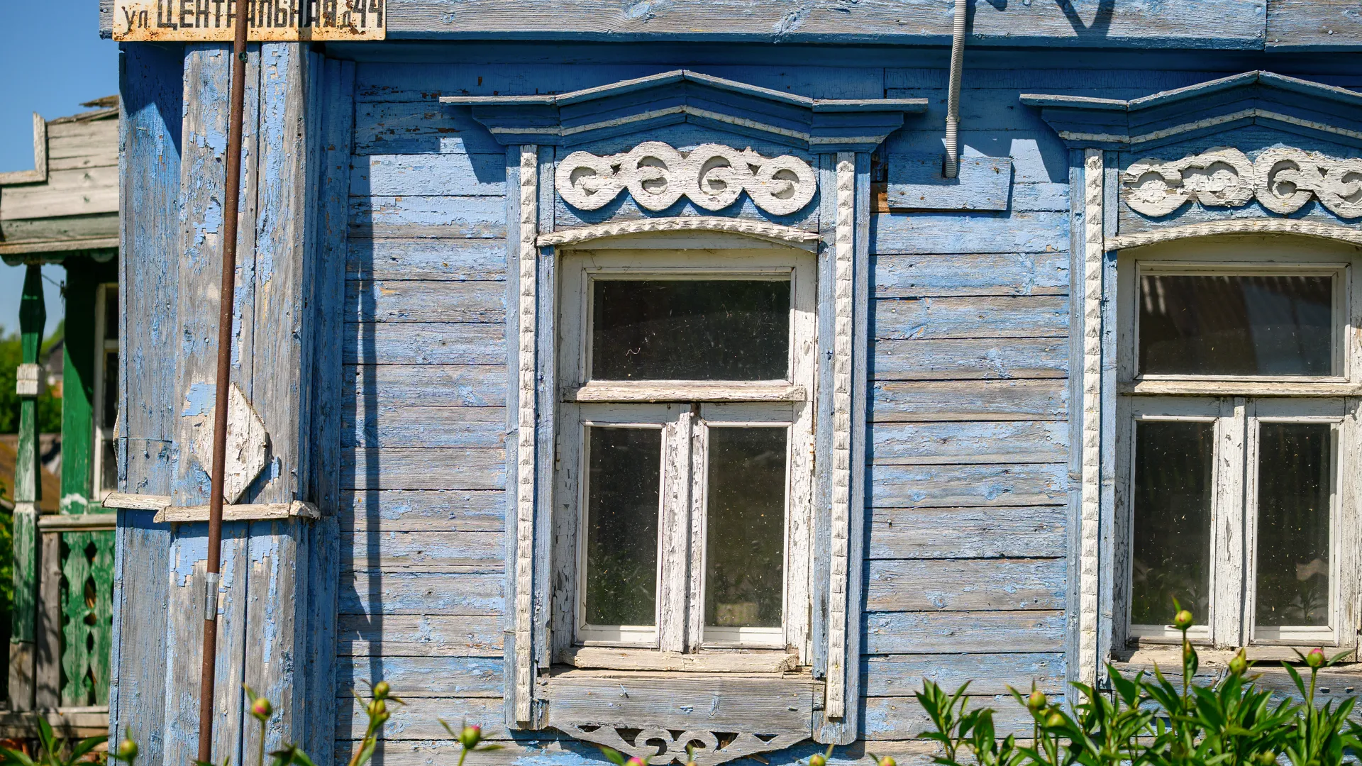 Старинный дом с наличниками в селе Шкинь округа Коломна