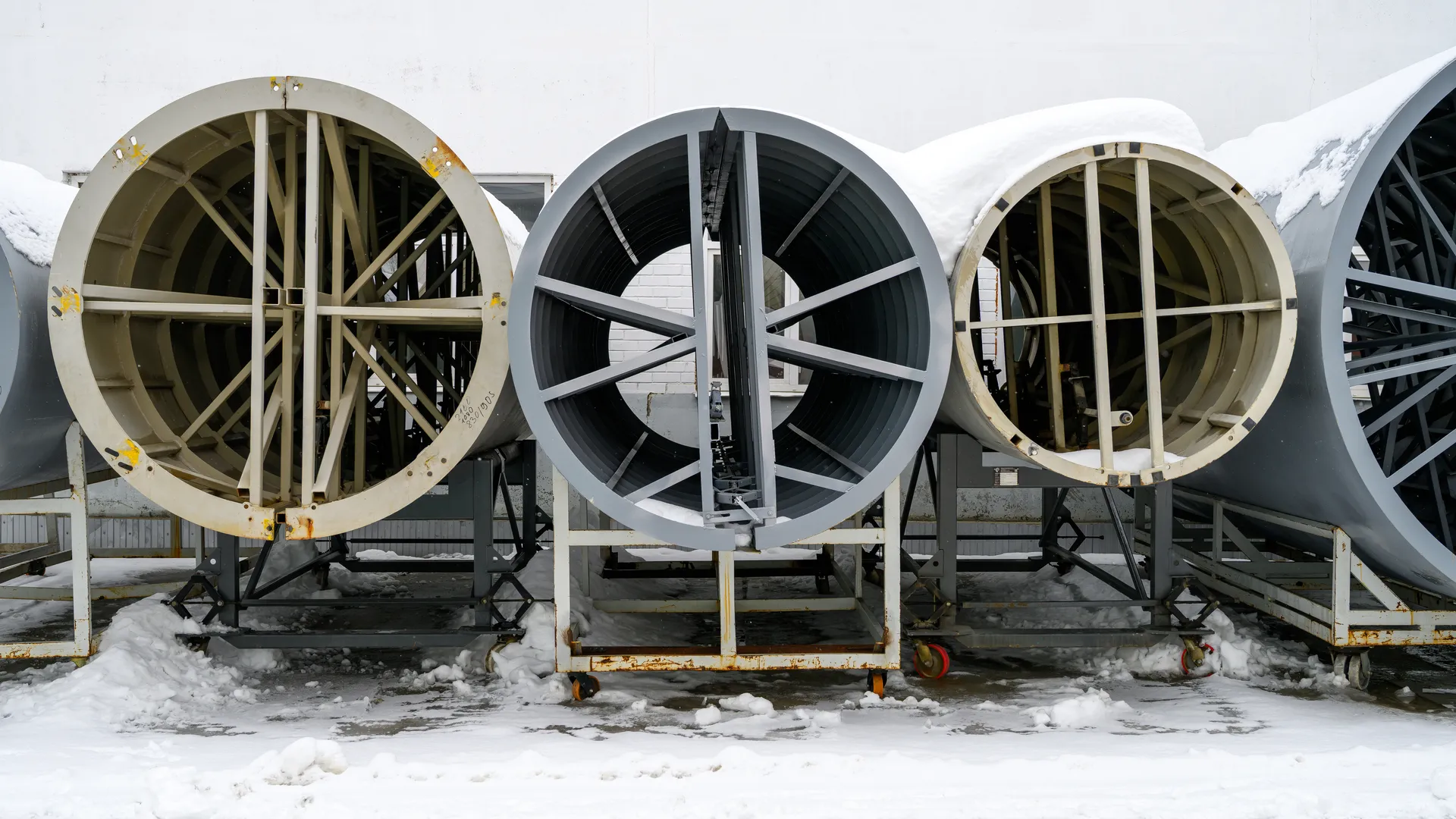 Цех компании «БиоПроект Пересвет»: производство емкостей, очистных сооружений и насосных станций из стеклопластика