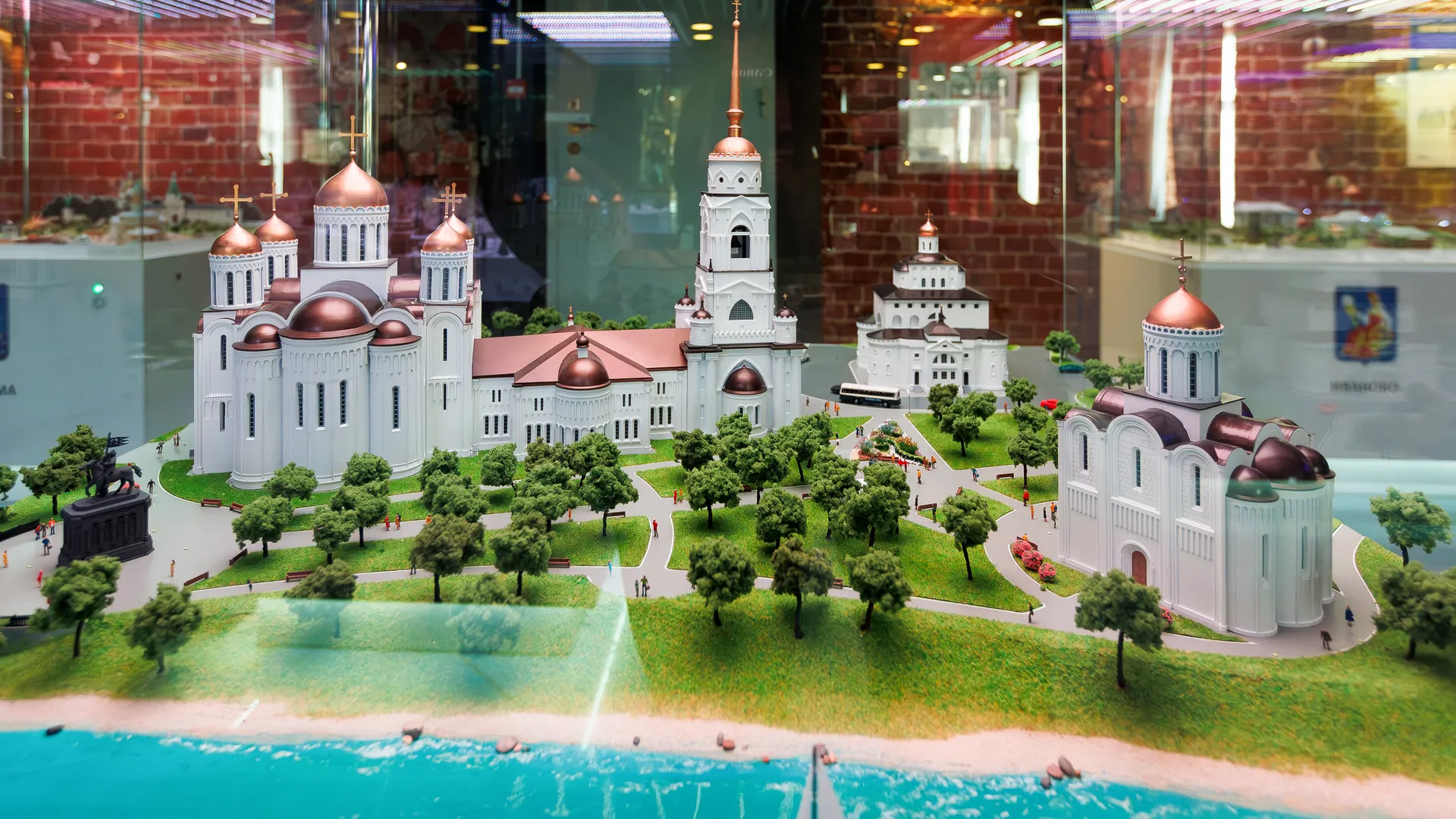 Макет достопримечательностей Золотого кольца - Владимир в Музее архитектуры в миниатюре «Арт-макет» Сергиева Посада