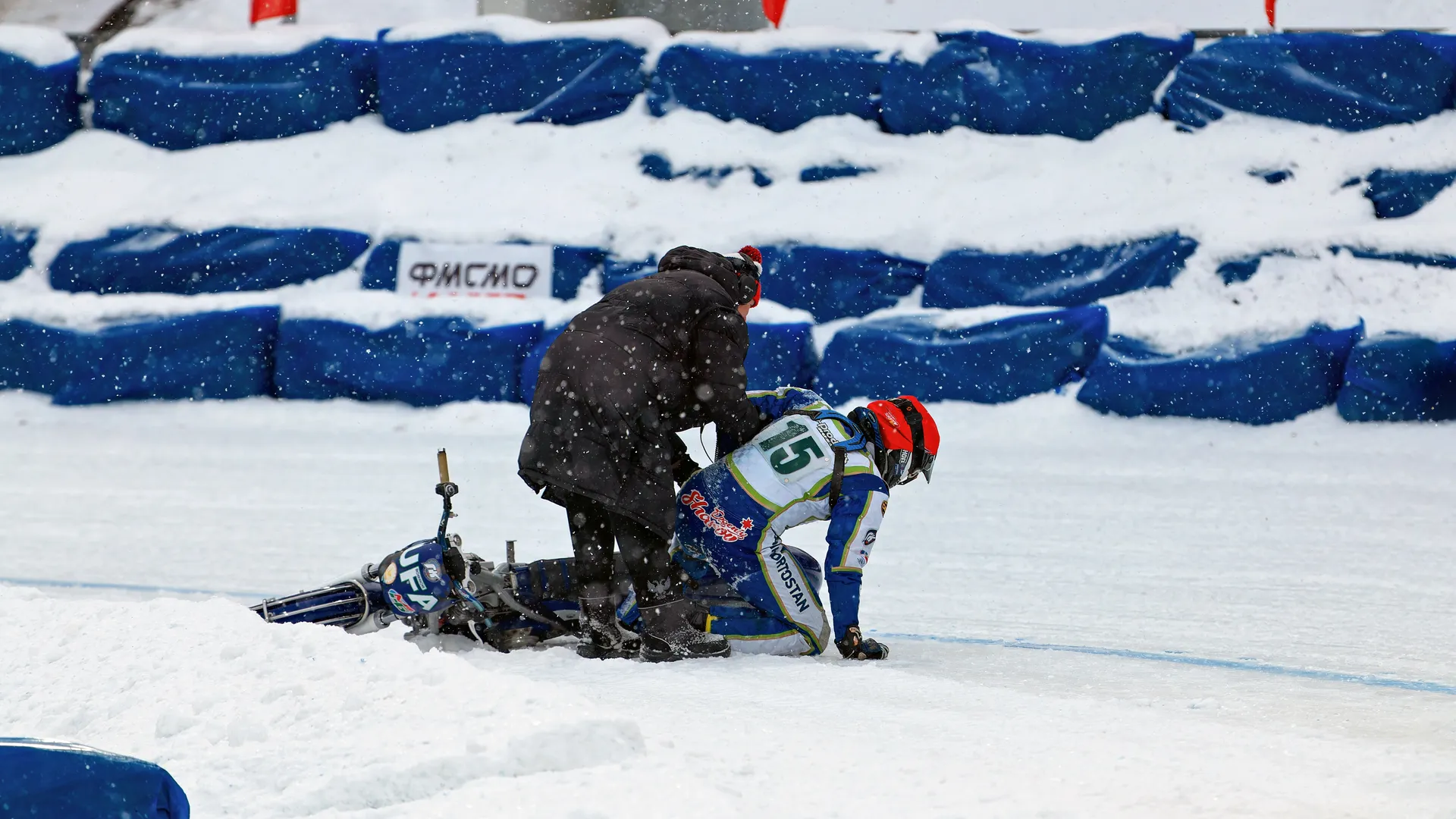 Второй день суперфинала личного чемпионата России по ледовому спидвею в Красногорске
