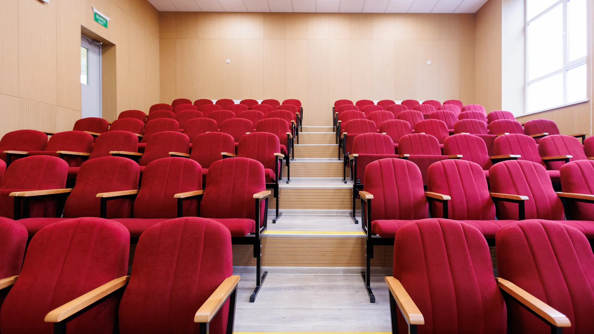 Музыкальный зал Детской школы искусств после капитального ремонта в Королеве