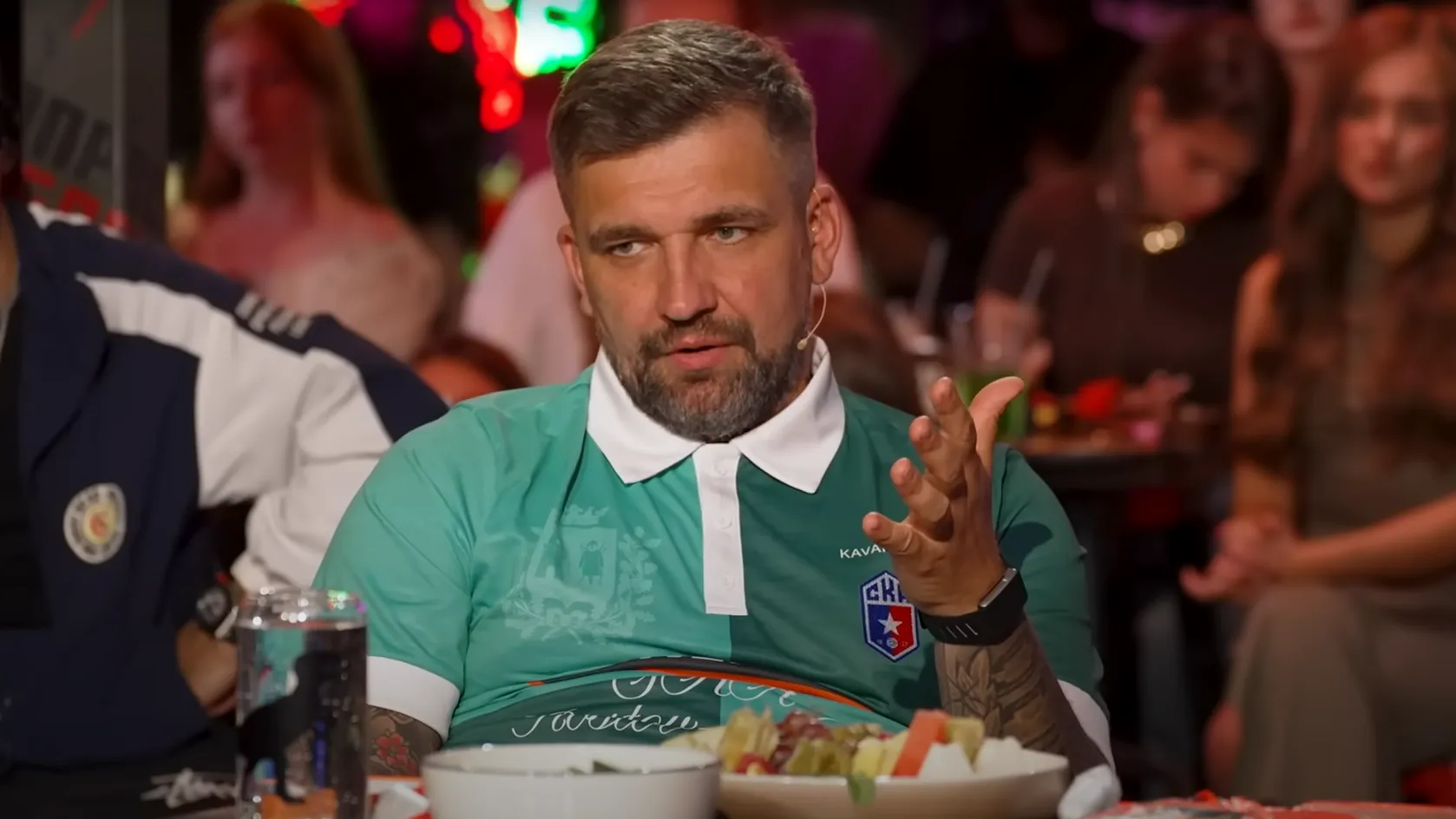 кадр программы «Вопрос ребром» на YouTube