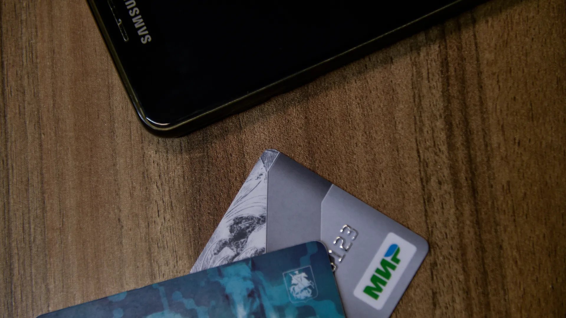 Банковская карта МИР