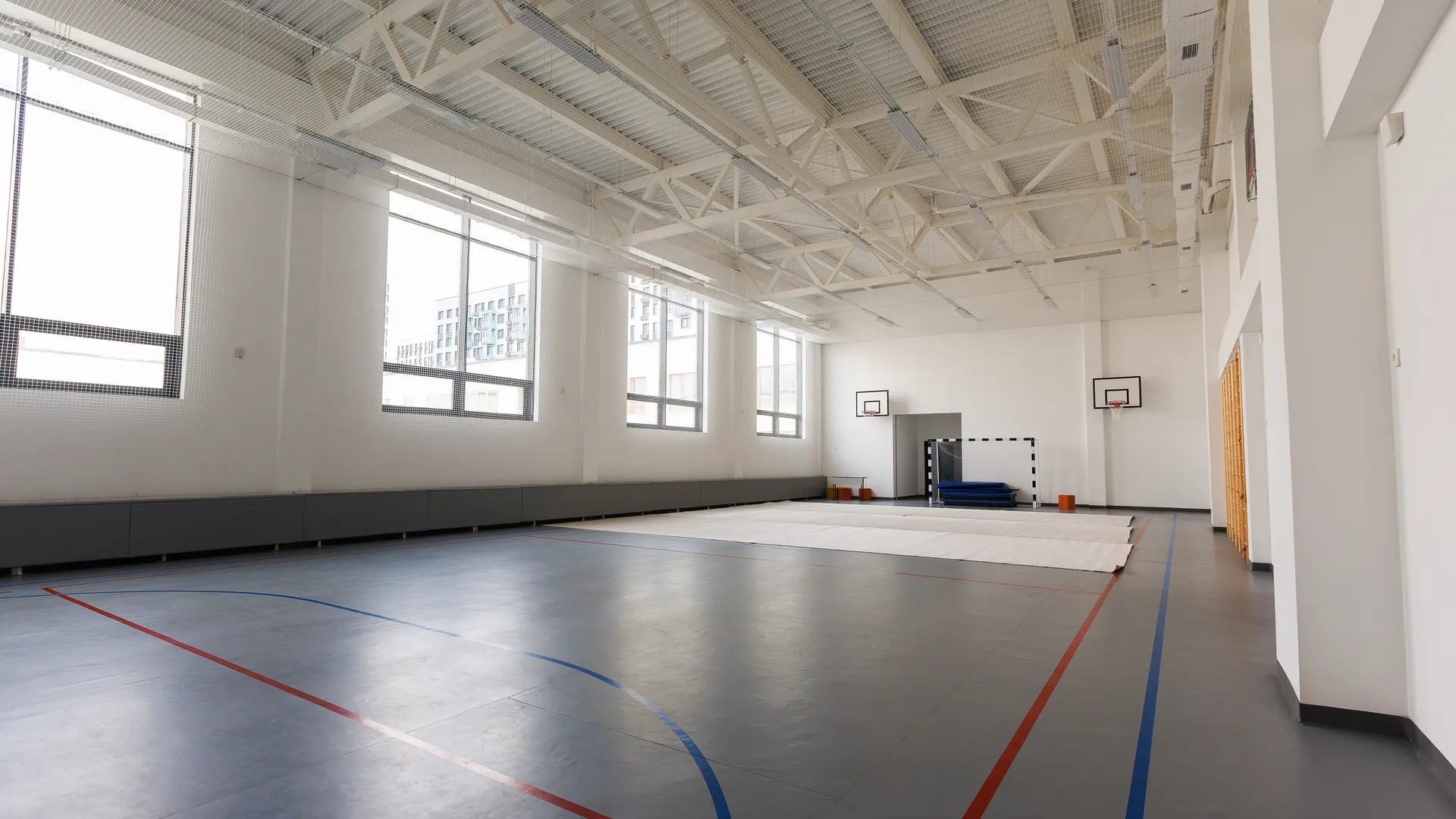 Спортивный зал Образовательного комплекса «Маяк» в деревне Ям округа Домодедово