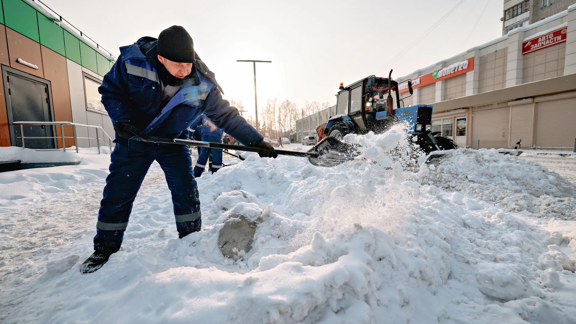 Уборка снега в поселке Большие Вяземы Одинцовского округа