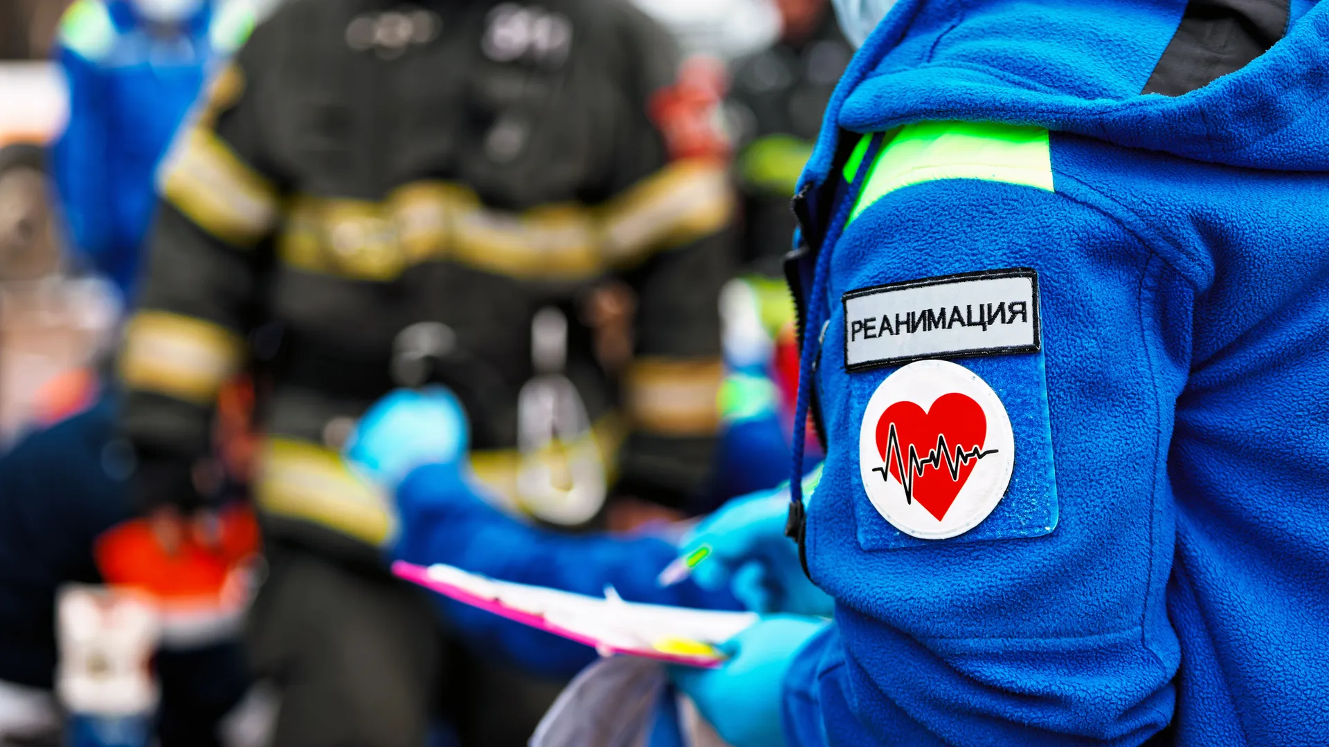 Помощь пострадавшему на месте ДТП на учениях Мособлпожспаса совместно с медициной катастроф в Чехове