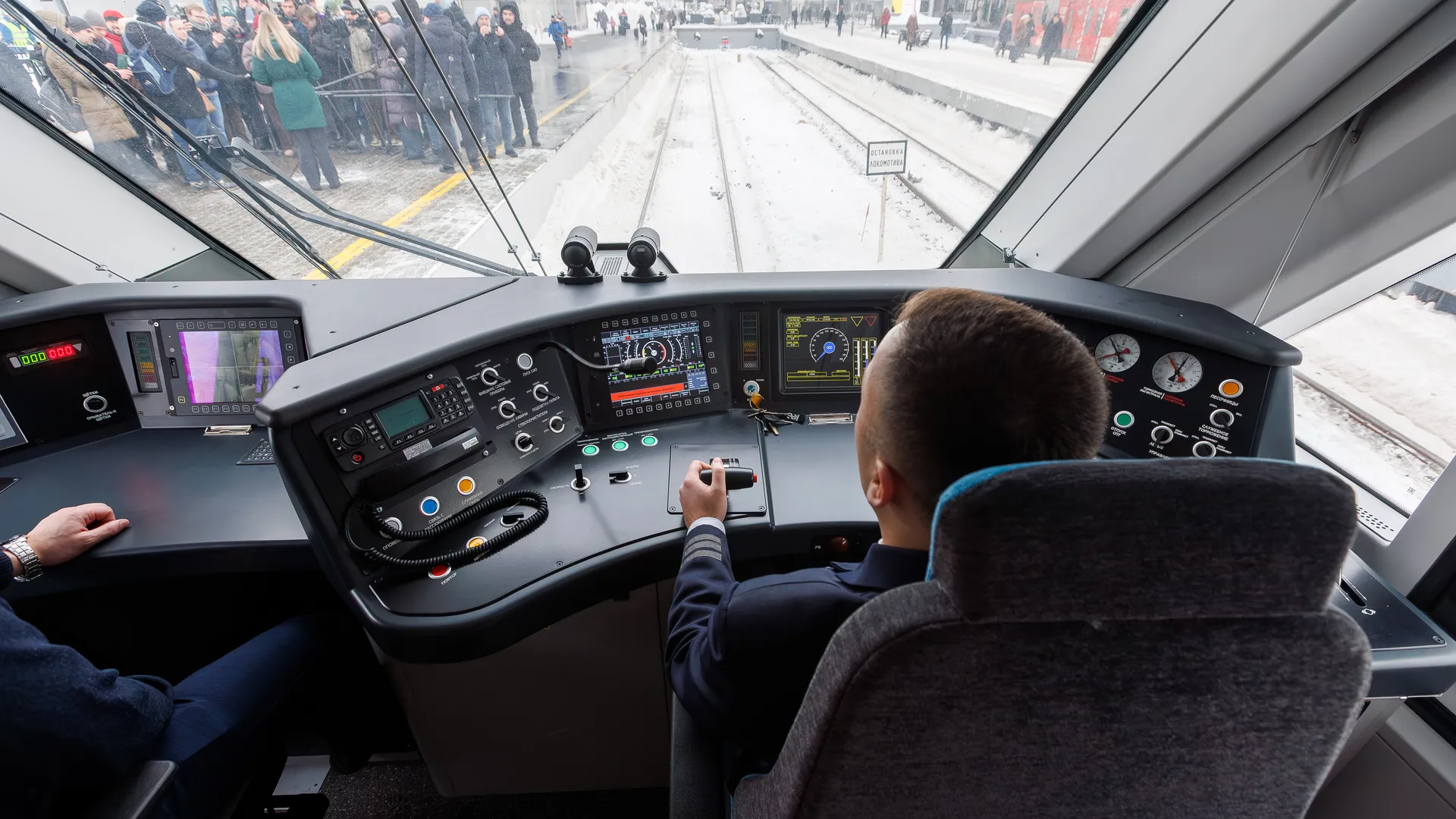 Машинист поезда нового поколения «Иволга 4.0» на МЦД