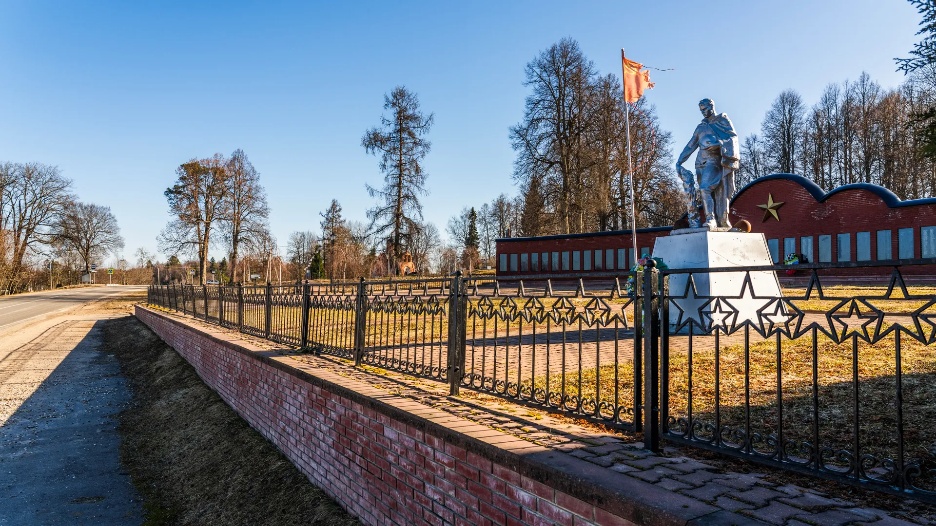 Мемориал «Братская могила» в селе Семеновское Можайского округа
