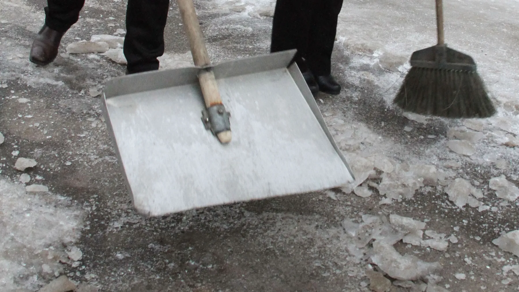 Уборка снега в Мытищах
