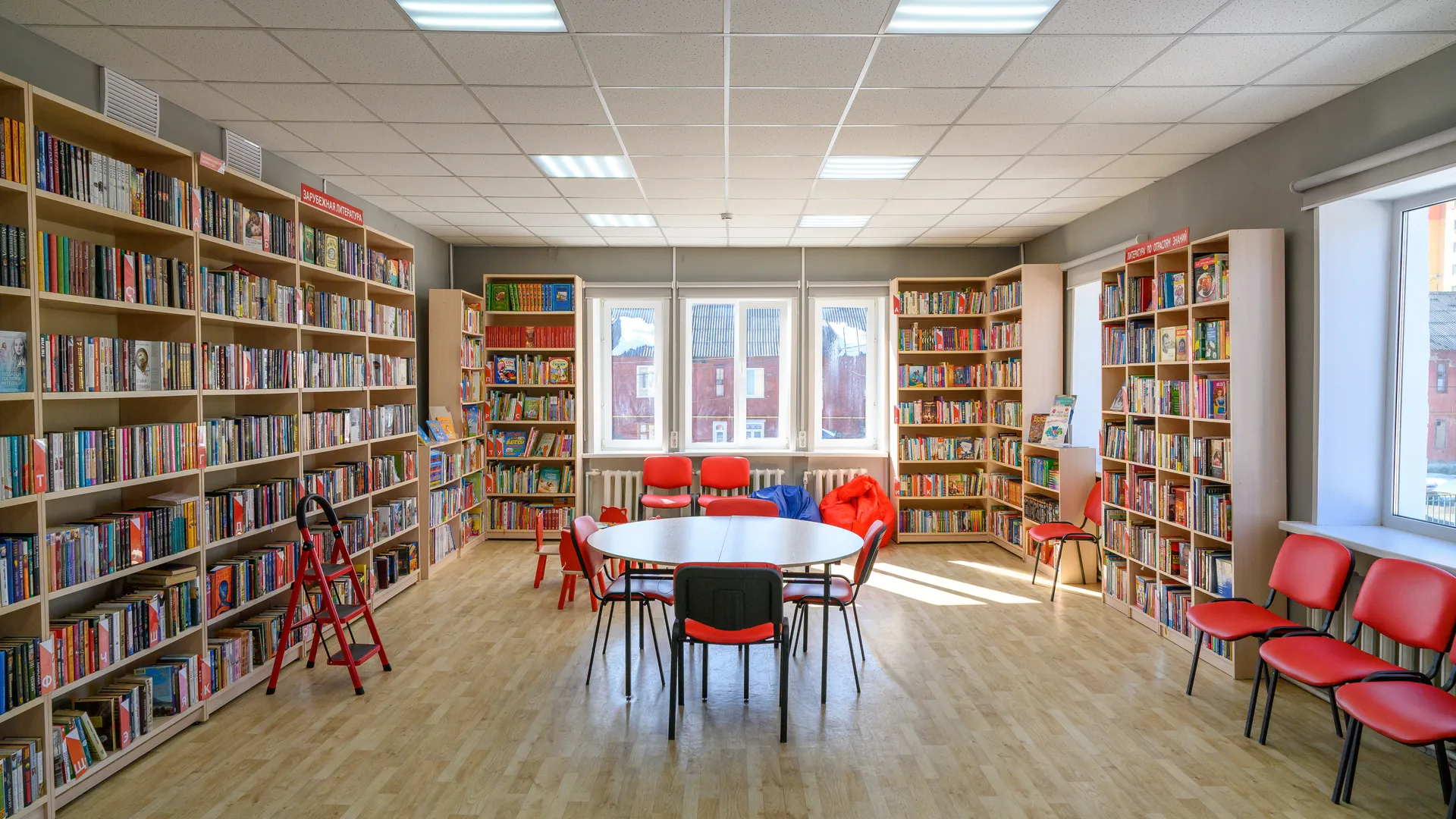 Библиотека в культурно-спортивном комплексе «Мальцево» поселка Краснознаменский округа Щелково после капремонта