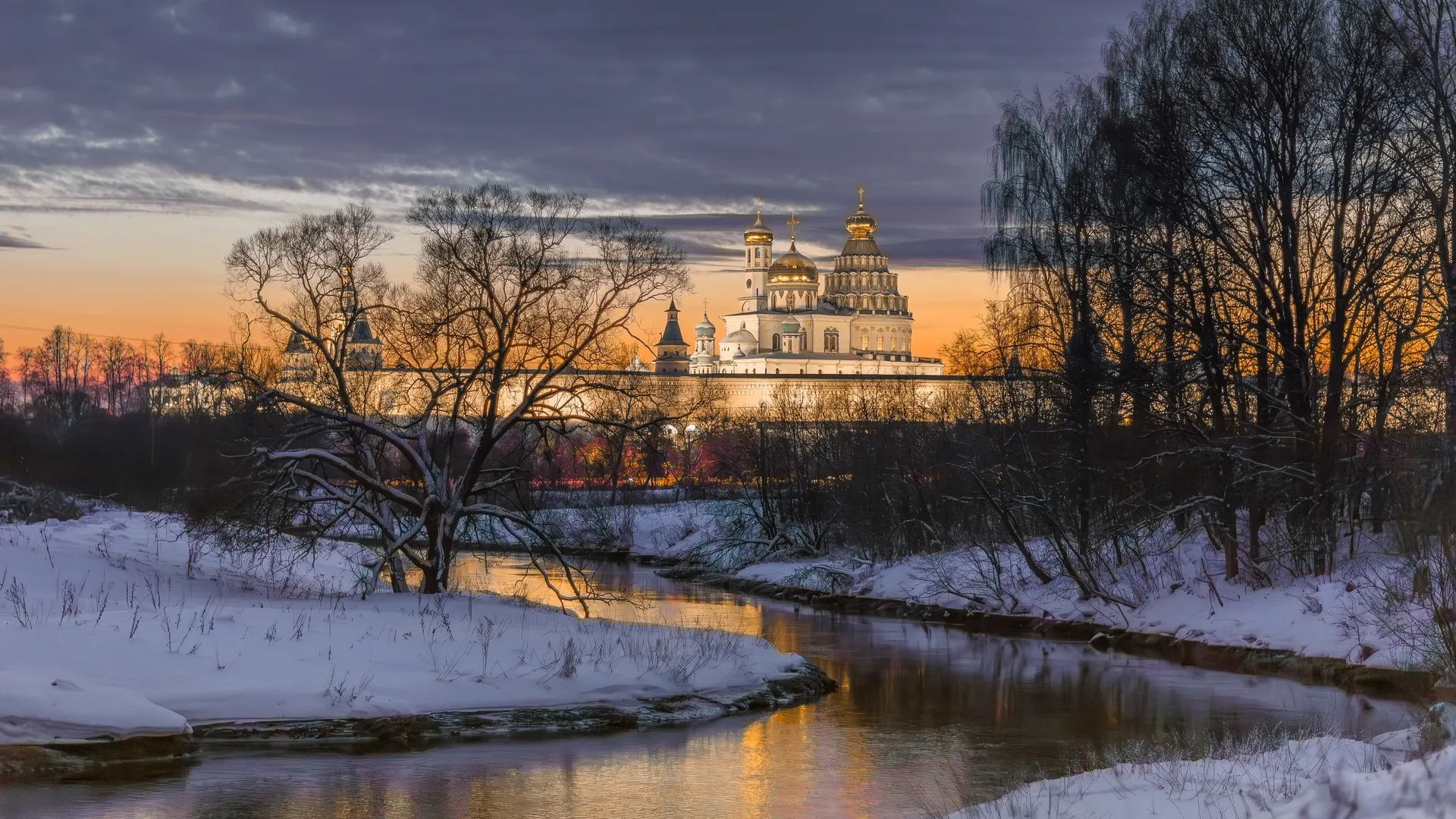 Воскресенский Ново-Иерусалимский ставропигиальный мужской монастырь в Истре. Зима