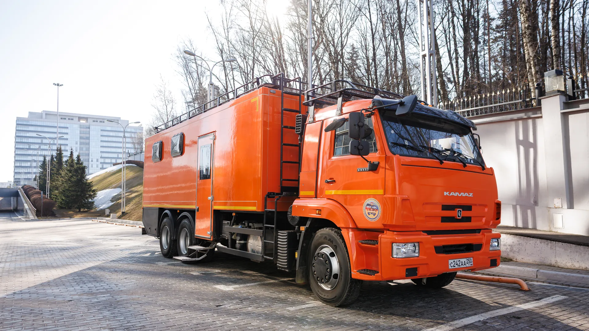 Штабной автомобиль службы МОС АВС представлен на форуме "Эффективная РСО"