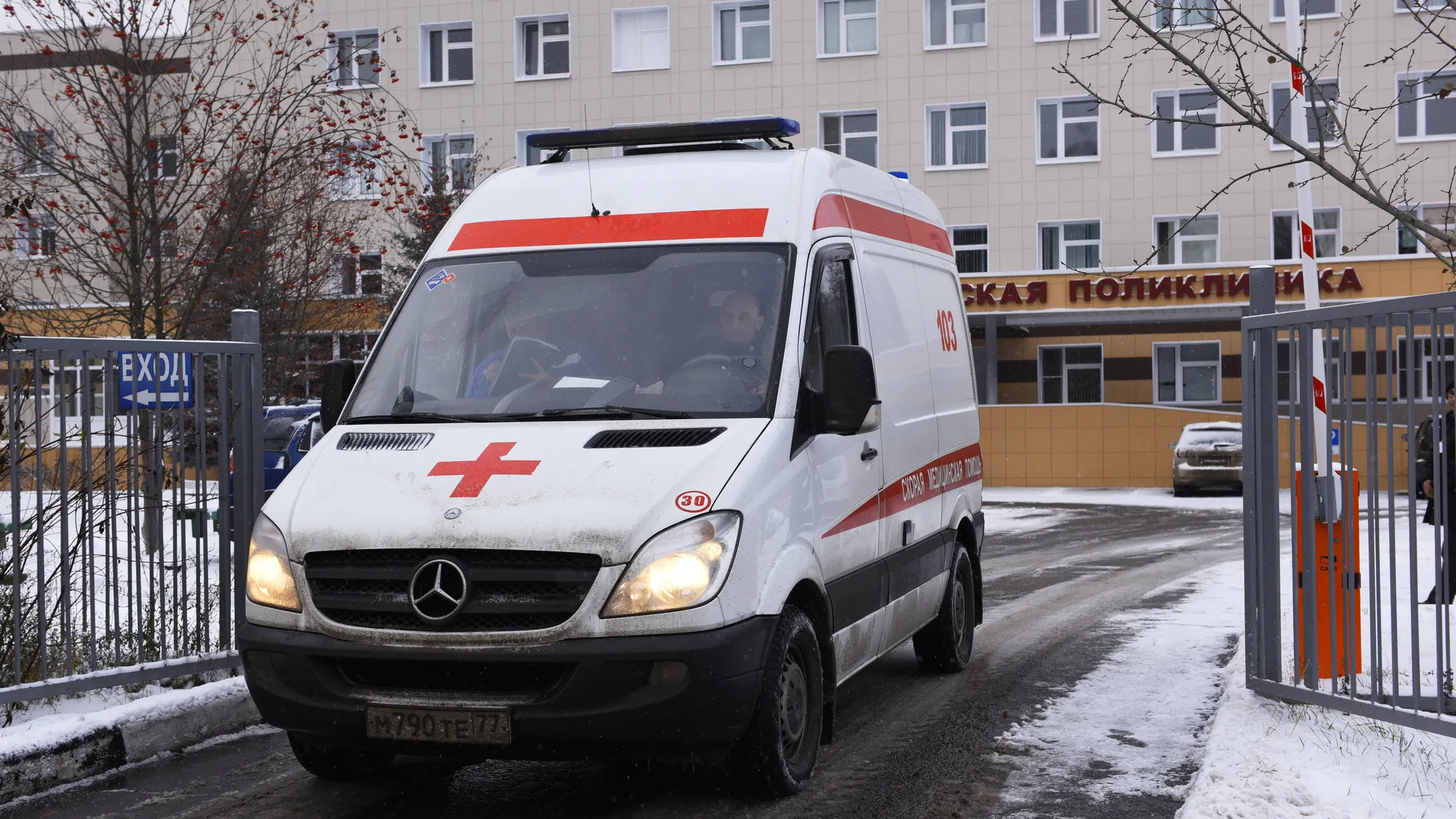 Машина скорой помощи в Троицке