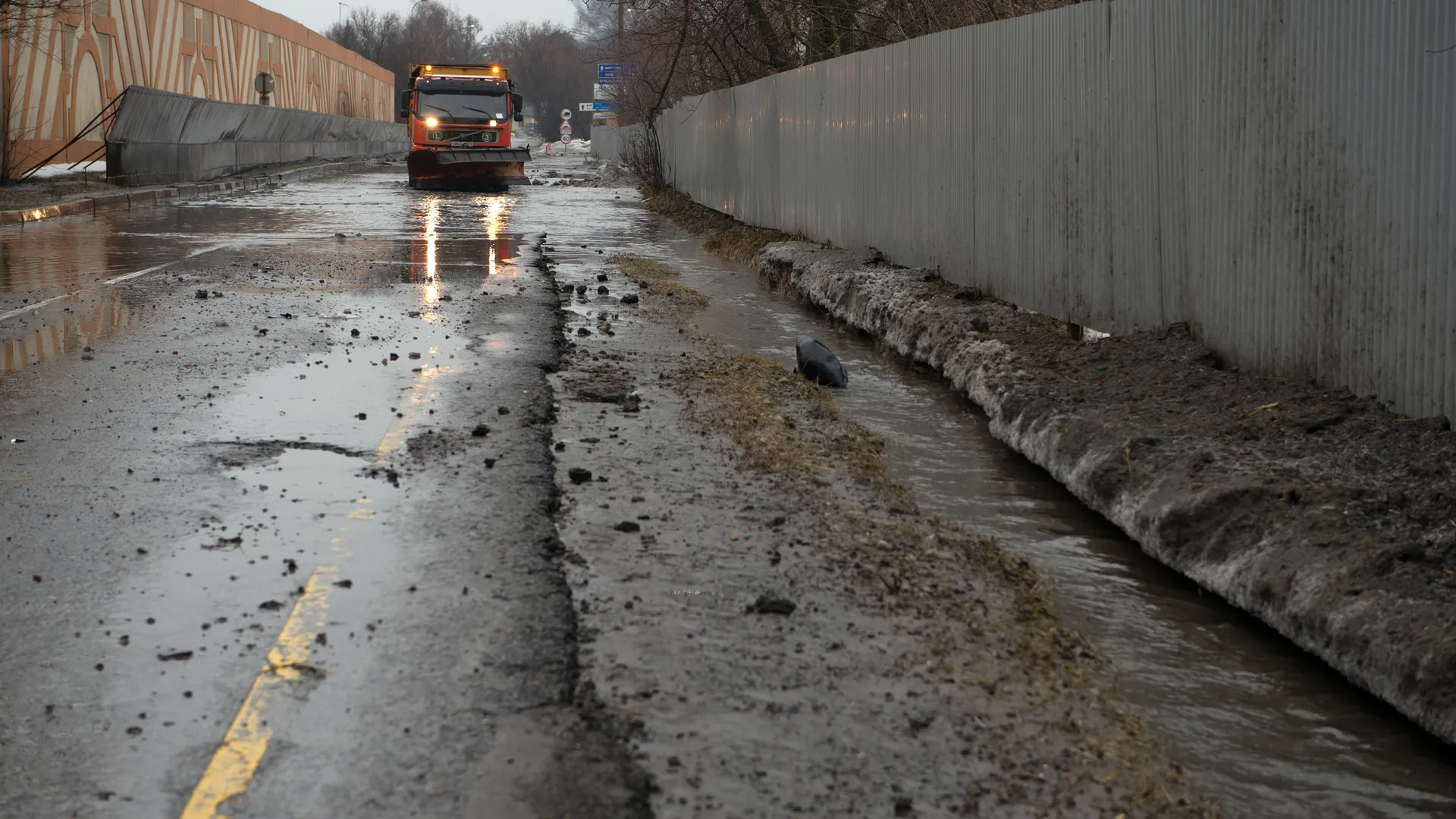 Подтопления на Мякининском шоссе в Красногорске