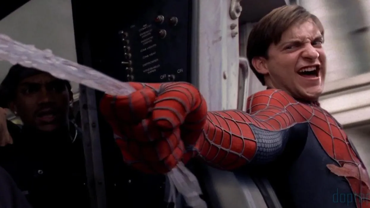 Кадр из фильма "Человек-паук 2" (2004 г.) режиссера Сэма Рэйми