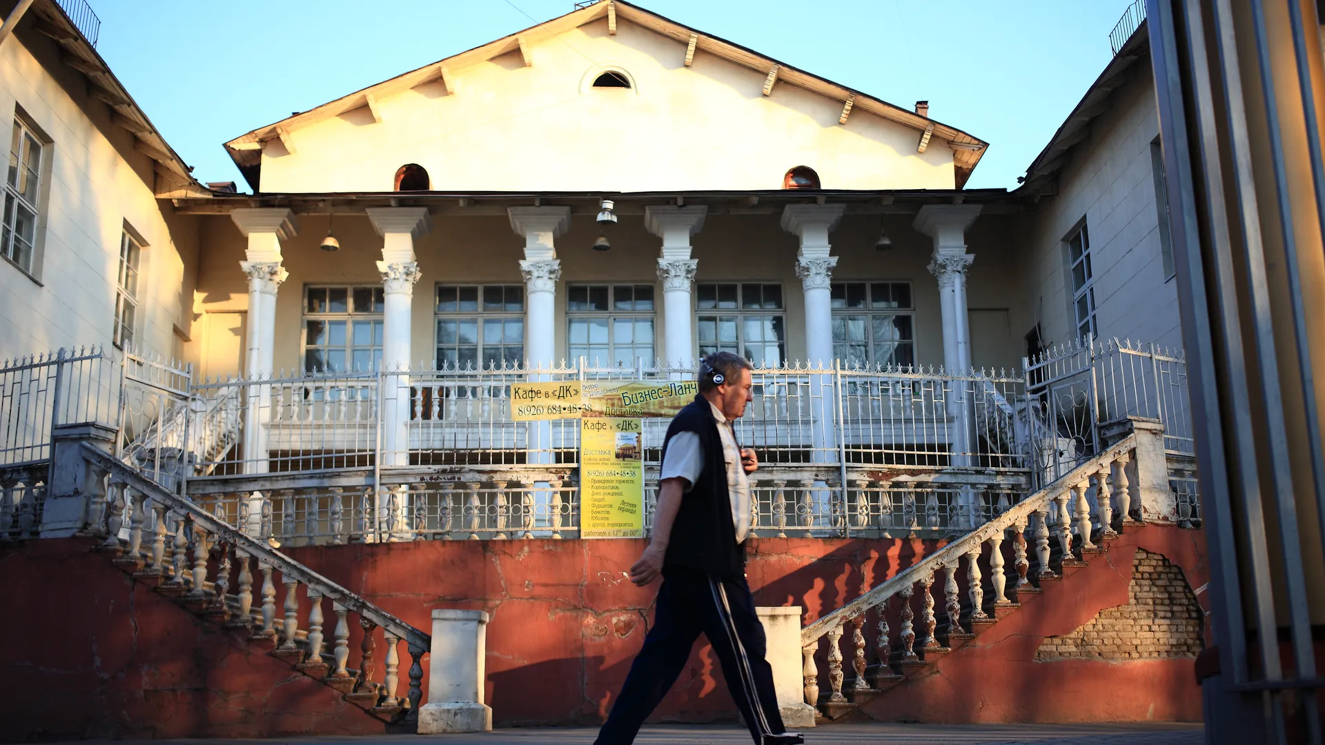 Заброшенное здание по улице Советская. Видное