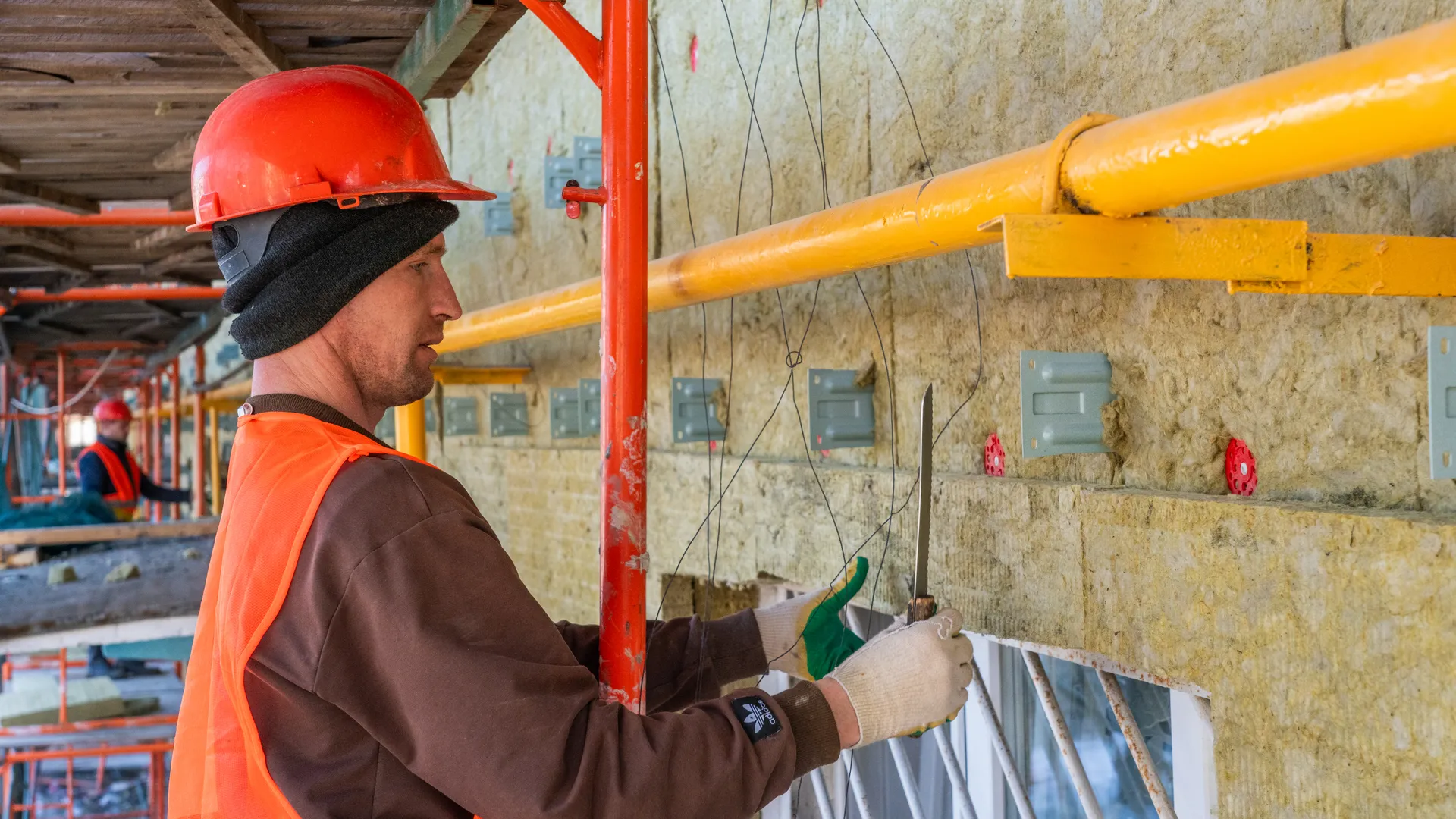 Капитальный ремонт фасада многоквартирного дома №15 на Букинском шоссе в Лобне