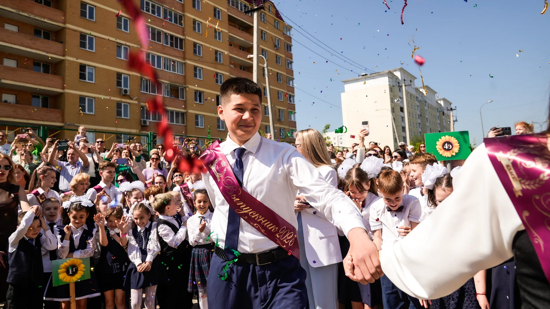 Последний звонок в Наро-Фоминской СОШ № 4 имени генерал-майора В. В. Завадского