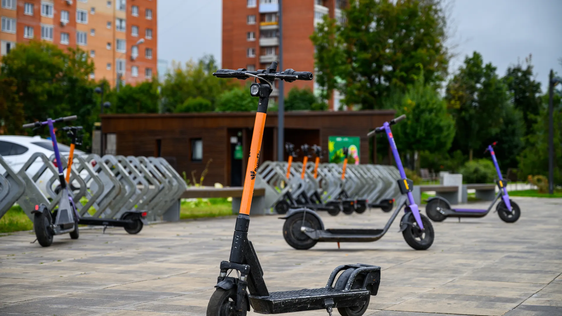 Самокаты в парке 30-летия Победы летом в Орехово-Зуево