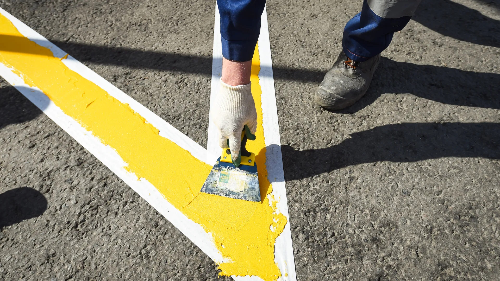 Нанесение дорожной разметки в Москве