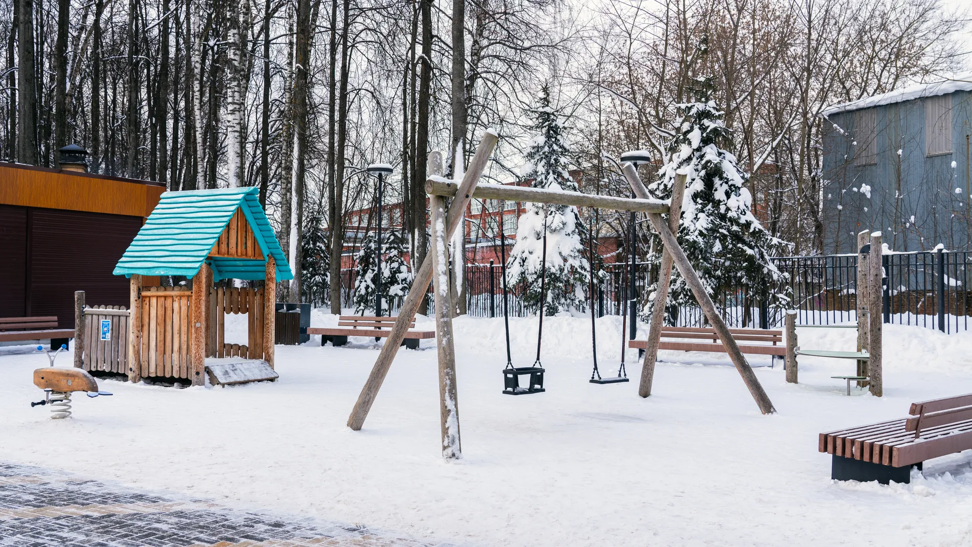 Детская площадка в парке «Фабричный» в Дедовске округа Истра