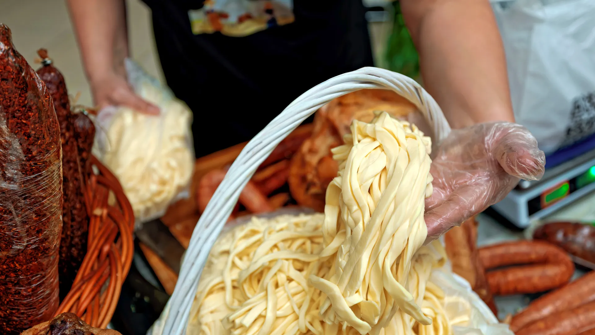 Сыры на ярмарке фермерских продуктов «Вкусная пятница» в Красногорске