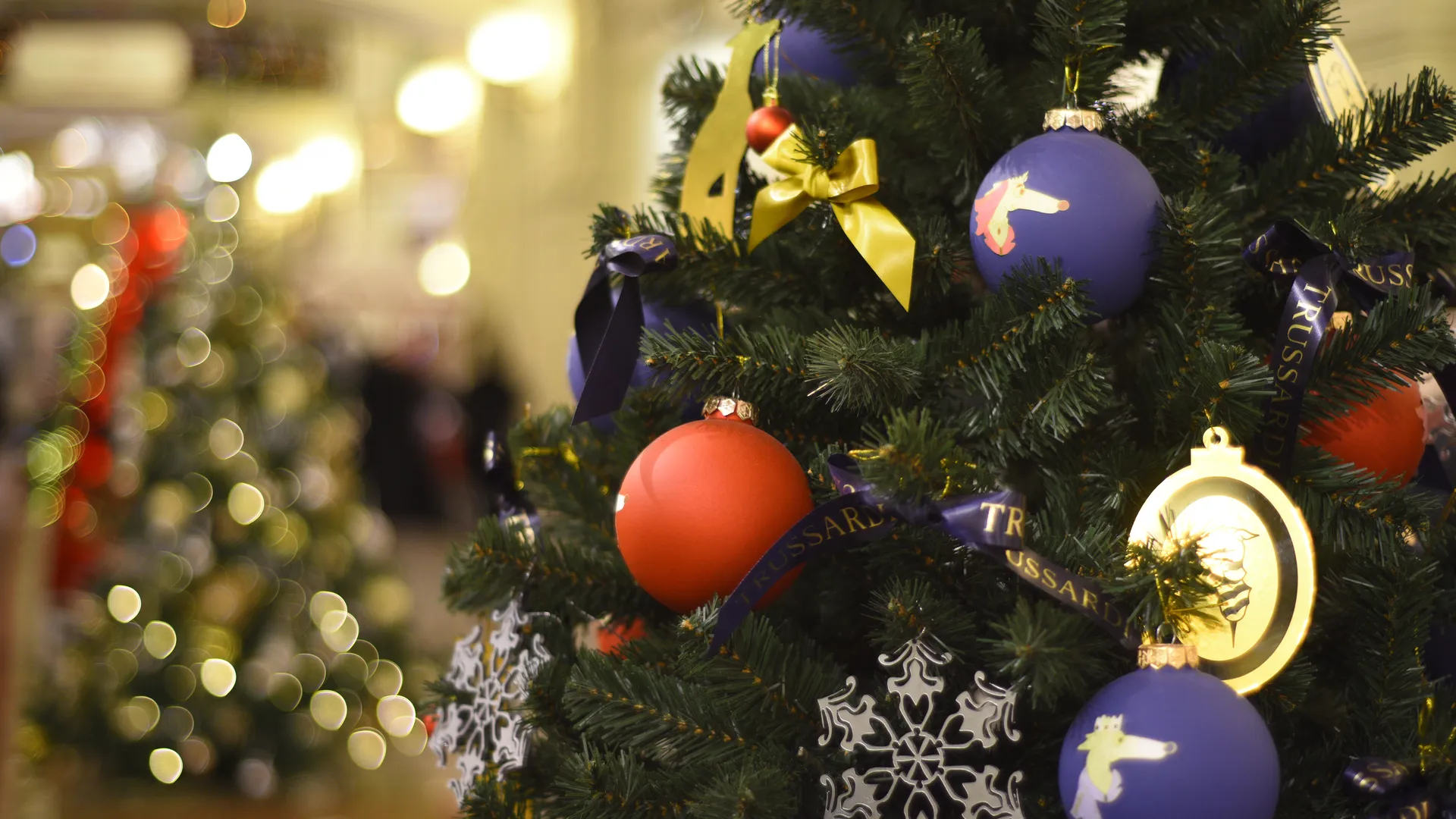 Подготовка к Новому году в Москве