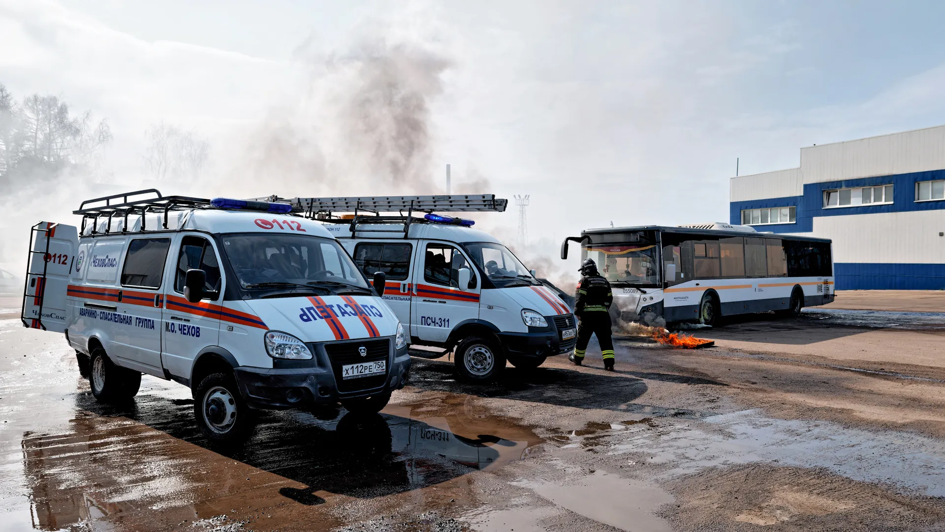 Учения Мособлпожспаса совместно с медициной катастроф по ликвидации последствий массового ДТП в Чехове