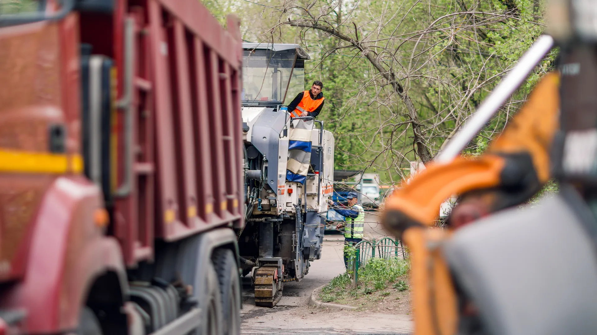 Ямочный ремонт дорог во дворах Балашихи