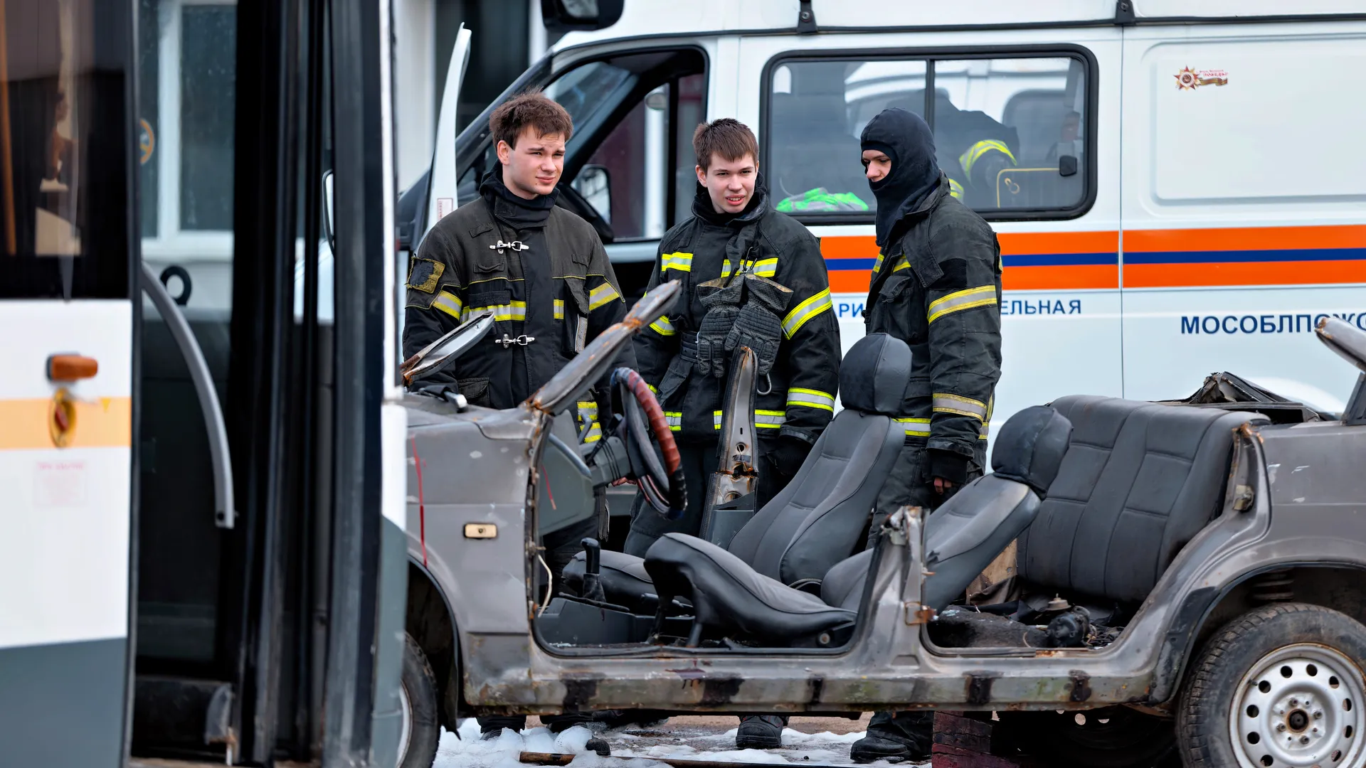 Учения Мособлпожспаса совместно с медициной катастроф по ликвидации последствий массового ДТП в Чехове
