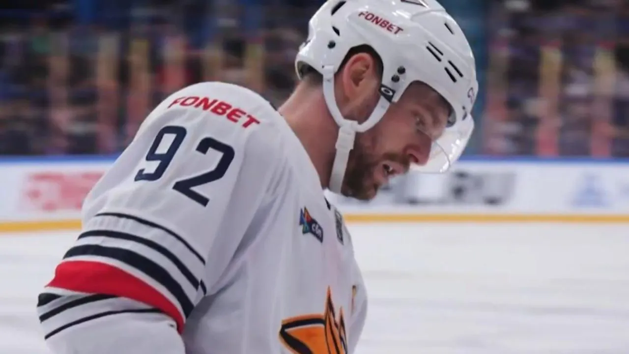 Кадр съемки матча «Нефтехимик» – «Металлург» с официального сайта ХК «Металлург»