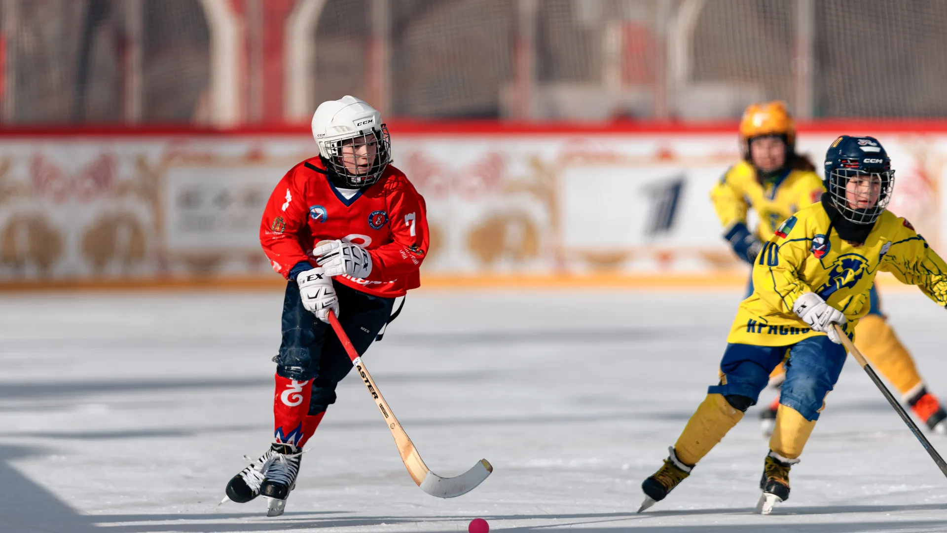 Хоккейная команда «Зоркий» из Красногорска сыграла в матче на Красной площади