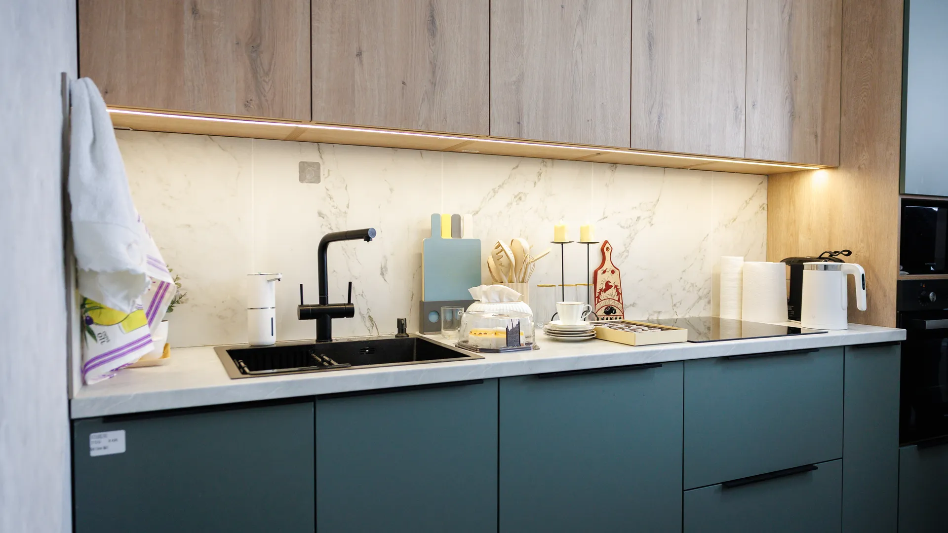 Андрей Воробьев навестил переселенцев из аварийного жилья в Сергиевом Посаде