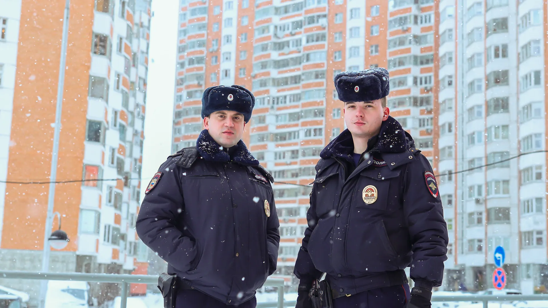 Народные дружинники и сотрудники полиции проводят обход территории