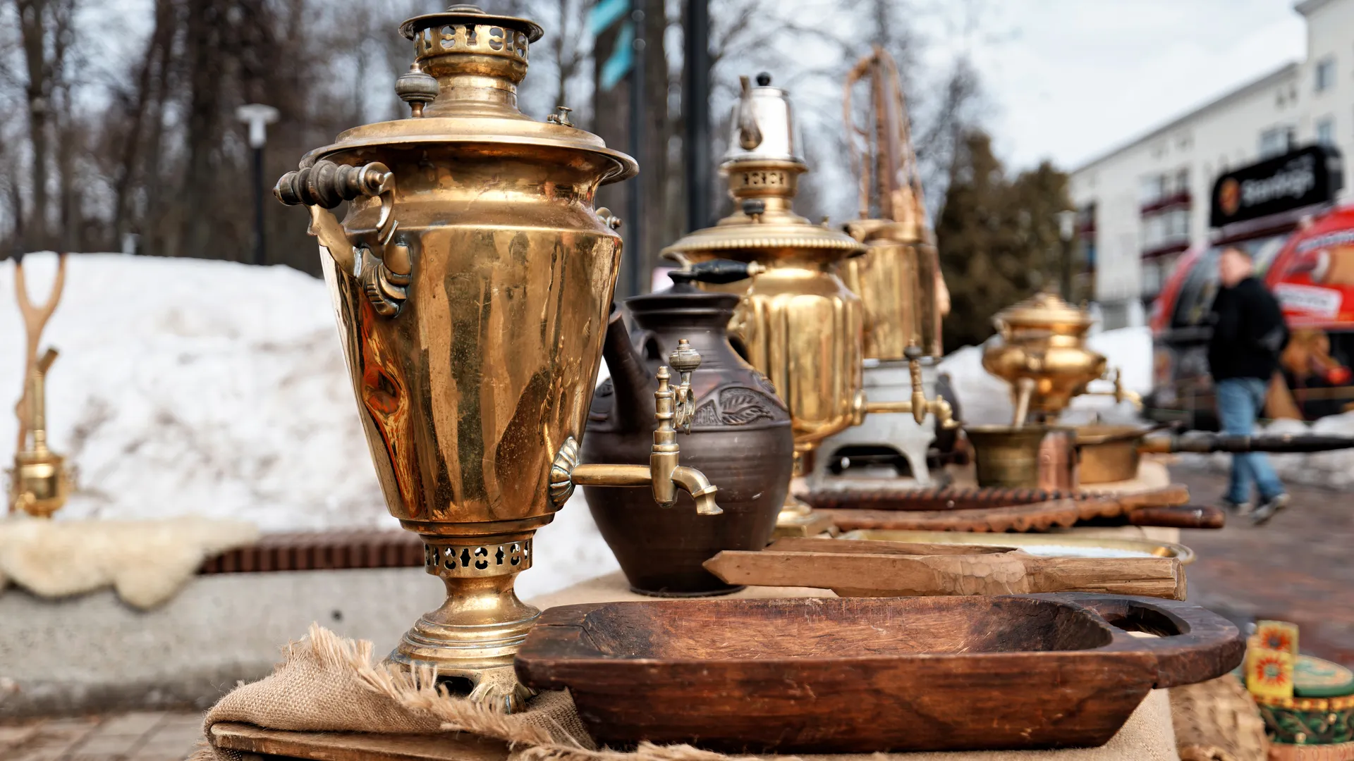 Чайная станция угощала чаем из самовара на фестивале «Весна, цветы и комплименты» в парке имени В. Талалихина