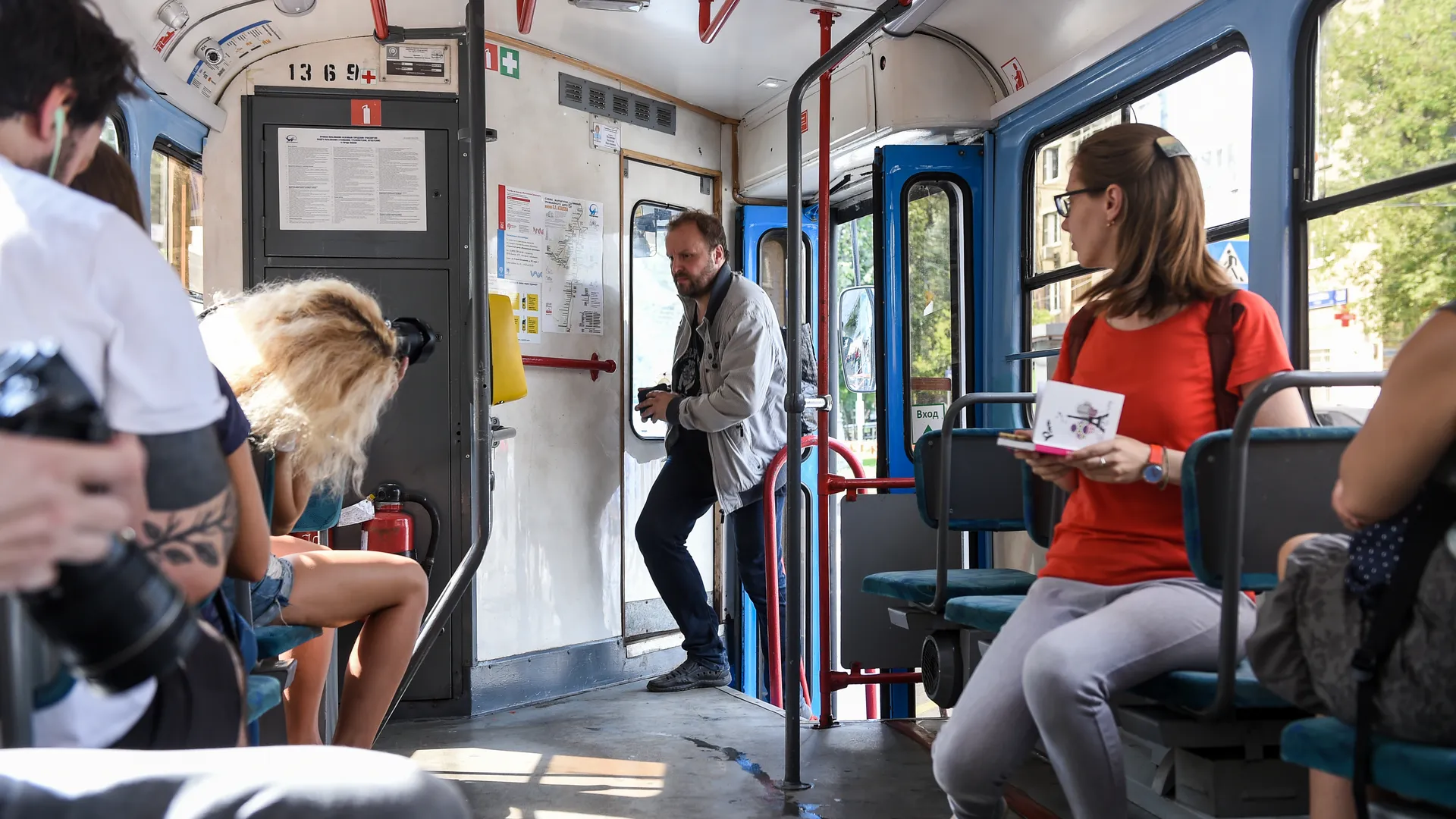 В Москве запустили новый трамвай без турникетов