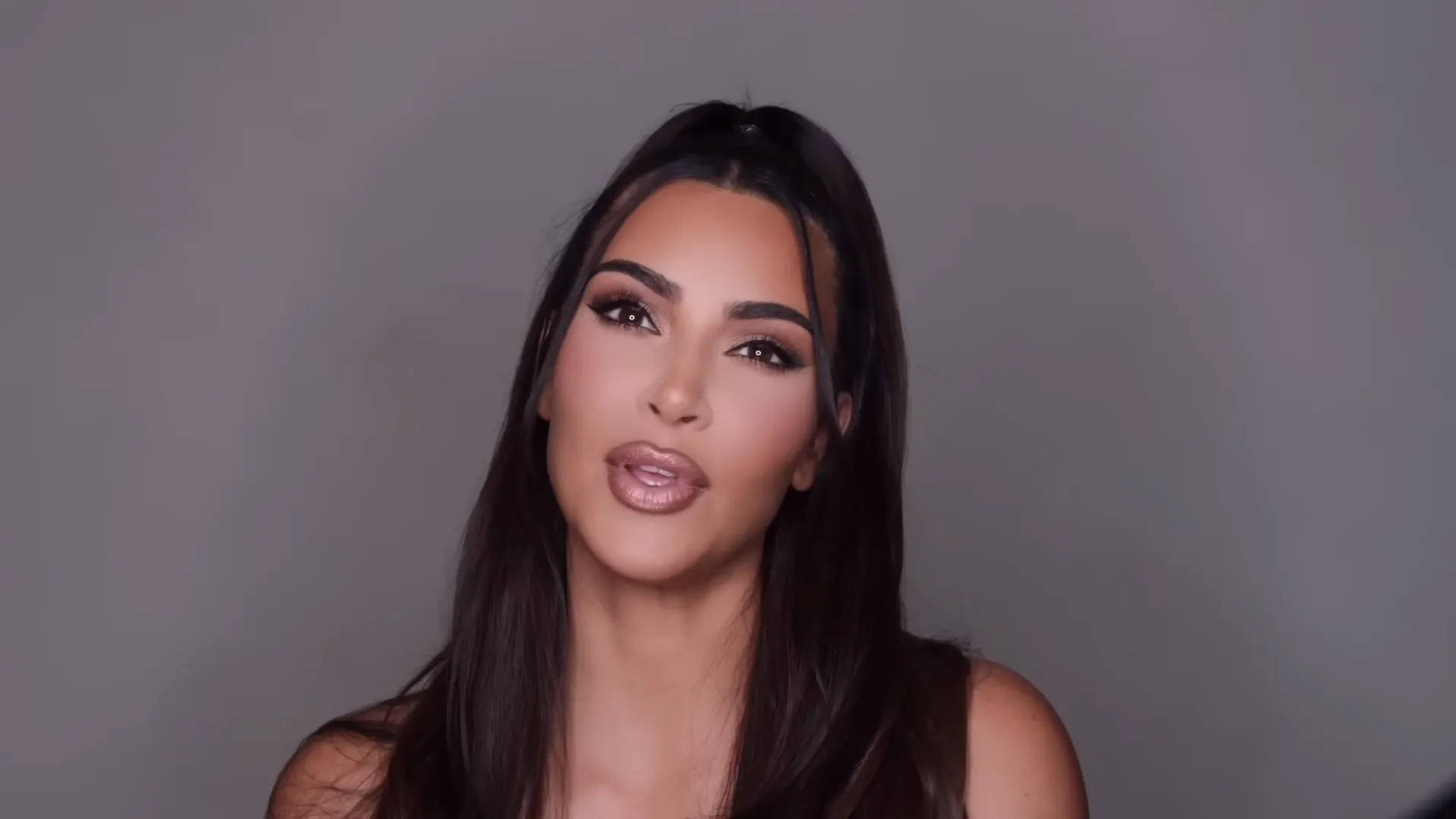 кадр YouTube-канала Kim Kardashian