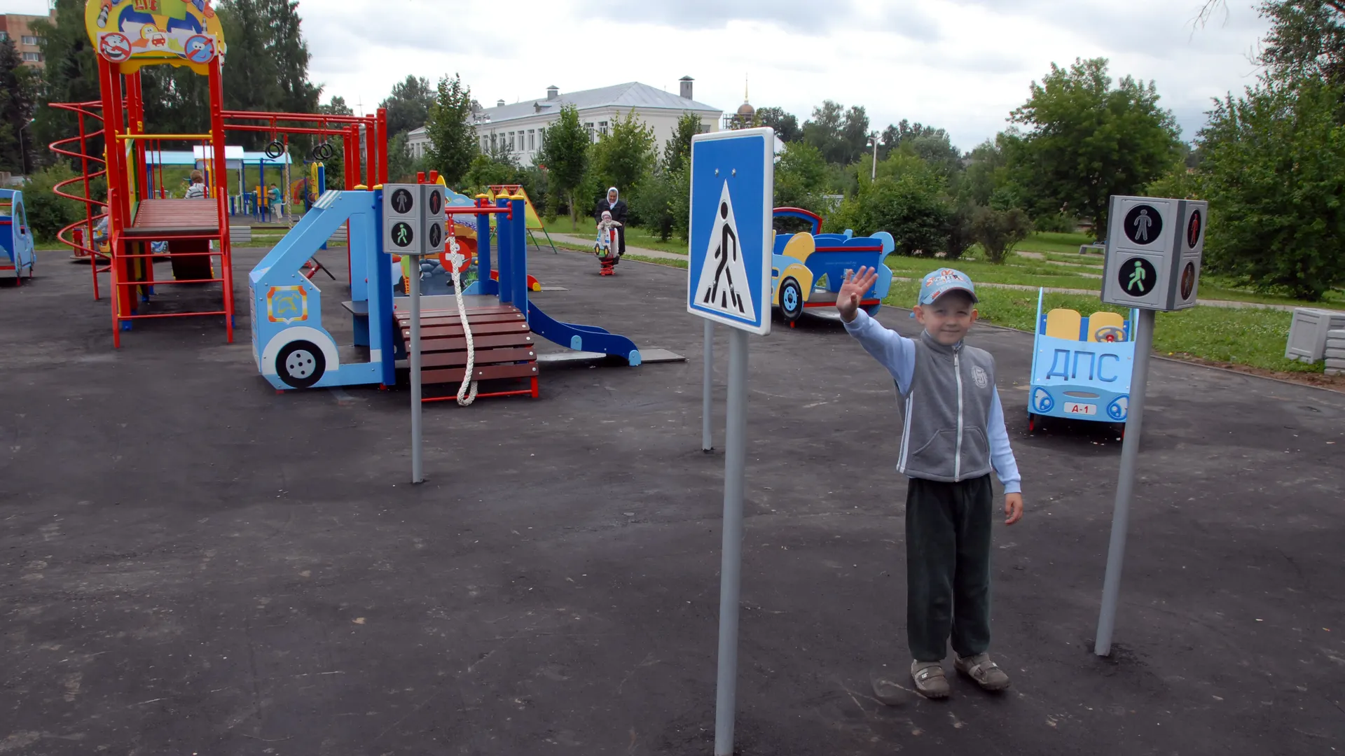 Детская площадка в Назарьево