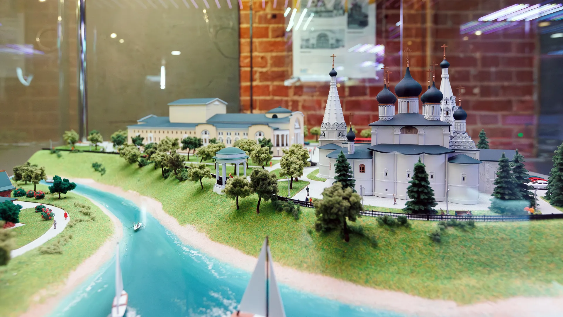 Макет достопримечательностей Золотого кольца - Ростов Великий в Музее архитектуры в миниатюре «Арт-макет»