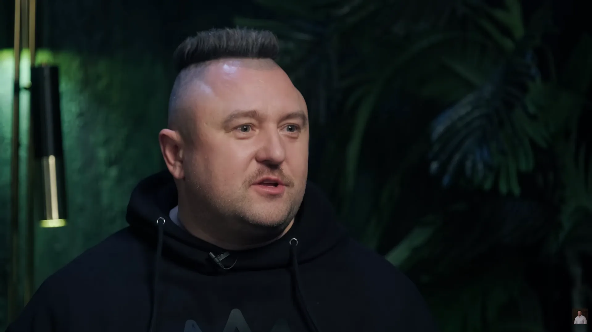 Мистер Малой (Андрей Цыганов) на интервью у психиатра-нарколога Игоря Лазарева/кадр интервью на YouTube-канале «Доктор Лазарев»