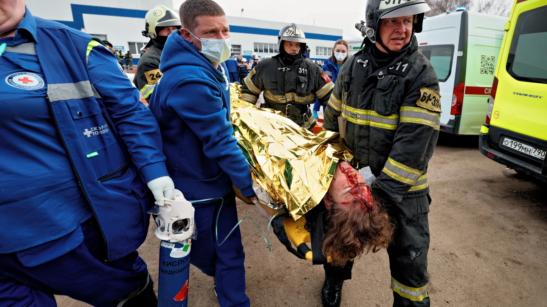 Помощь пострадавшему на месте ДТП на учениях Мособлпожспаса совместно с медициной катастроф в Чехове