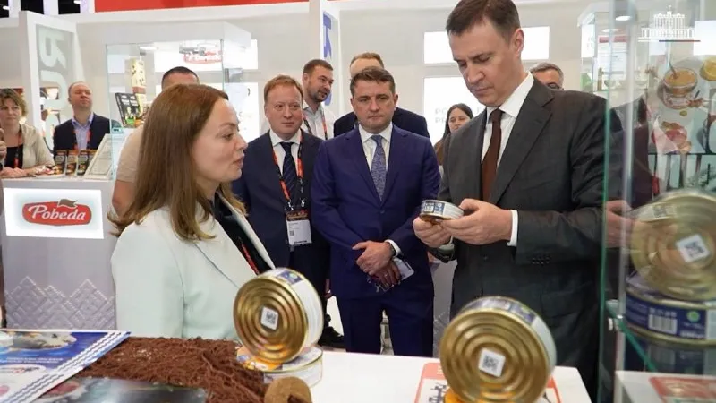 пресс-служба губернатора Югры Руслан Кухарук.