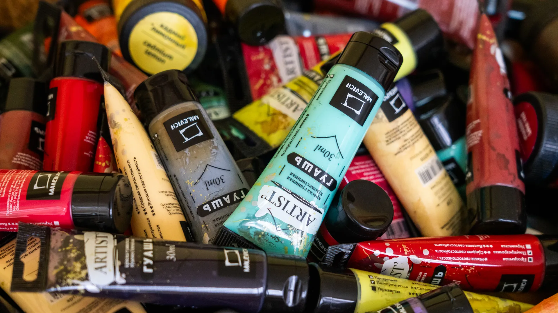 Мастер-класс по созданию картины на Всероссийской акции «Ночь искусств» в музее-заповеднике «Горки Ленинские»